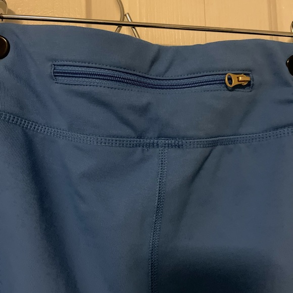 NWT New Balance high rise workout pants with tags and back pocket! - Picture 4 of 5